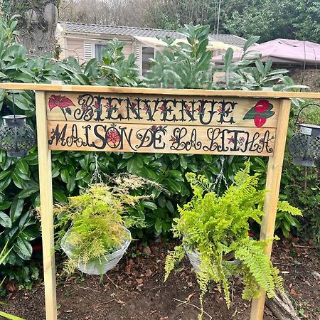 Camping Marvilla Parks -Parc Des Roches 91530 Saint-Chéron Esterno foto