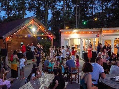 Camping Marvilla Parks -Parc Des Roches 91530 Saint-Chéron Esterno foto
